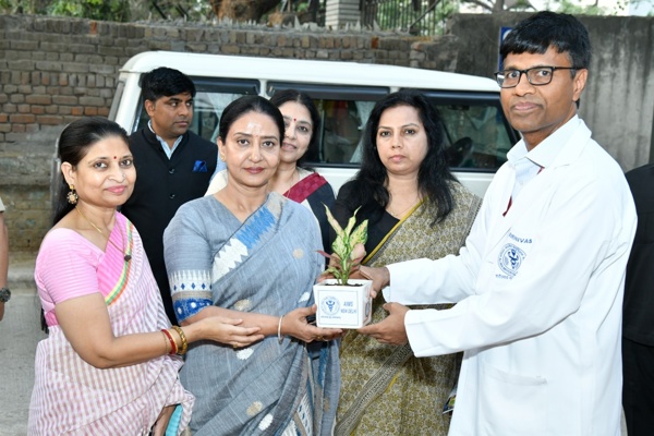   अध्यक्षा CWA का AIIMS  दौरा